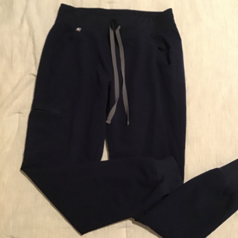 FIGS Zamora Scrubs